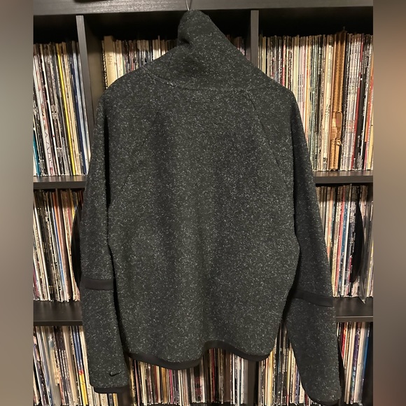 Gorgeous Nike Sweater - Picture 6 of 6